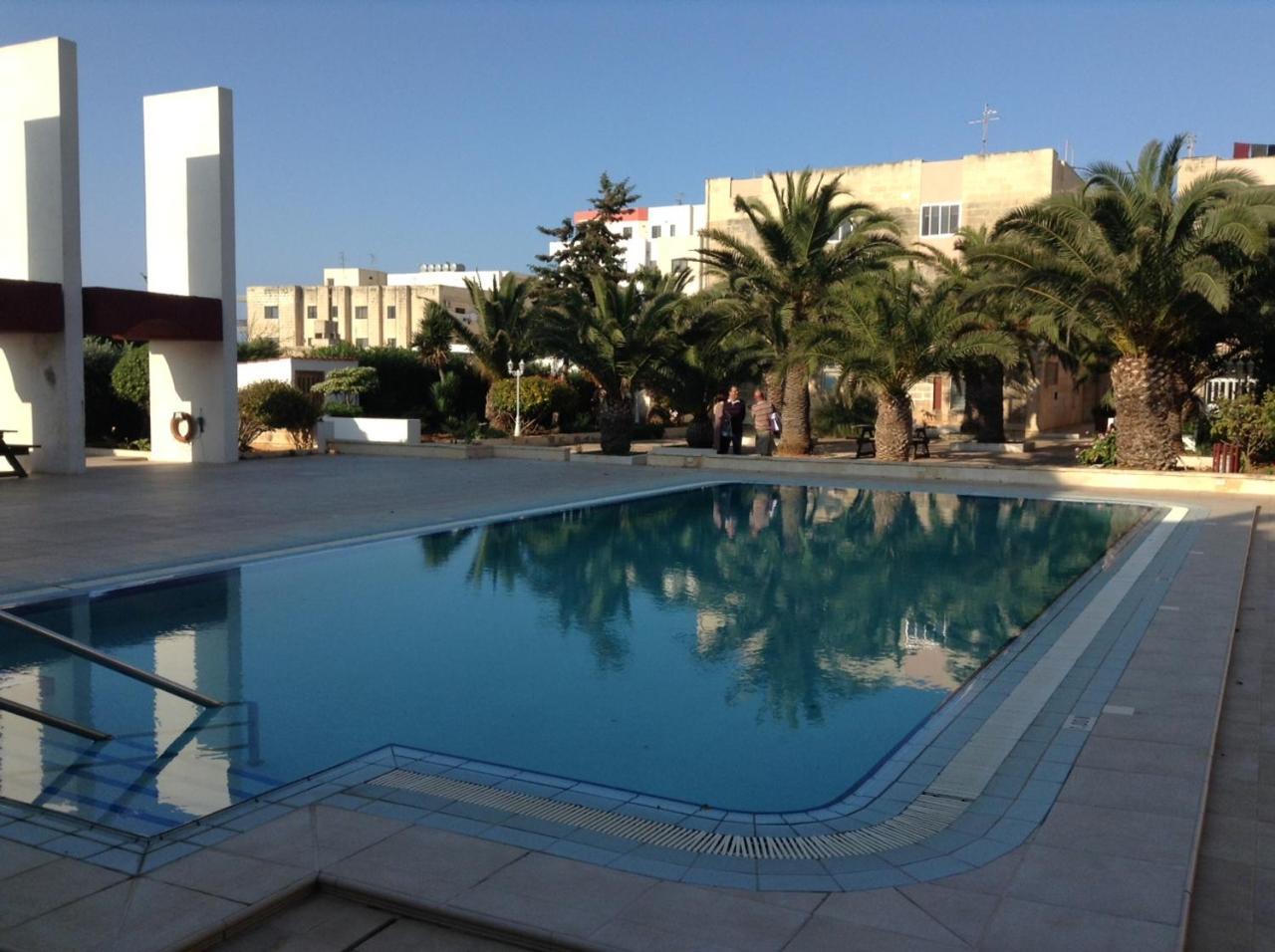 Seafront Apartment With Pool San Pawl il-Baħar Eksteriør billede