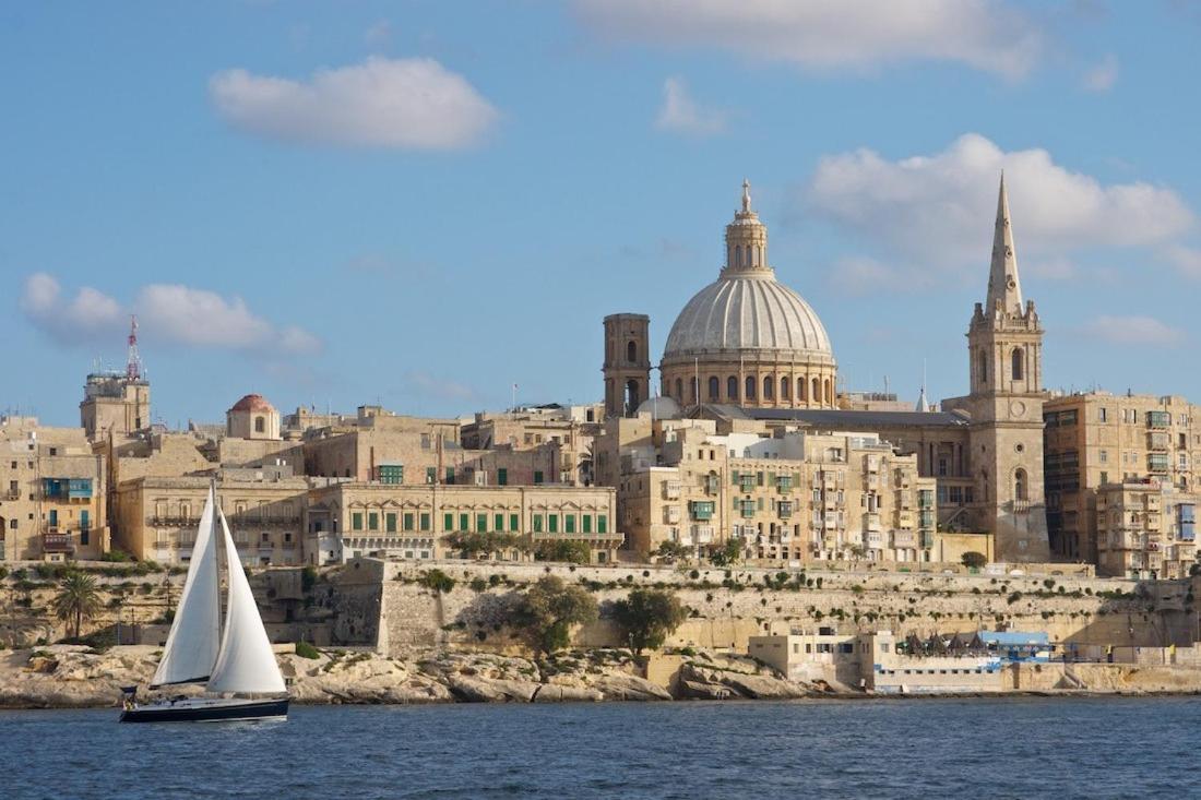 Seafront Apartment With Pool San Pawl il-Baħar Eksteriør billede