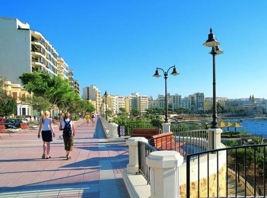 Seafront Apartment With Pool San Pawl il-Baħar Eksteriør billede
