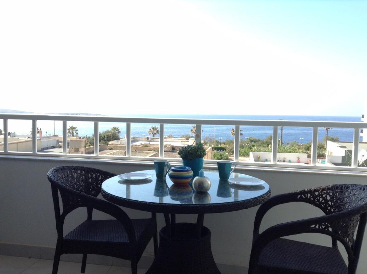 Seafront Apartment With Pool San Pawl il-Baħar Eksteriør billede