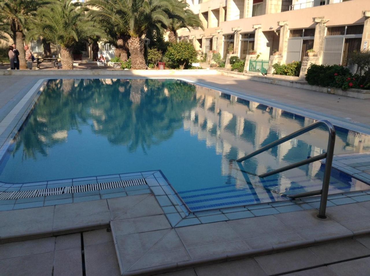 Seafront Apartment With Pool San Pawl il-Baħar Eksteriør billede