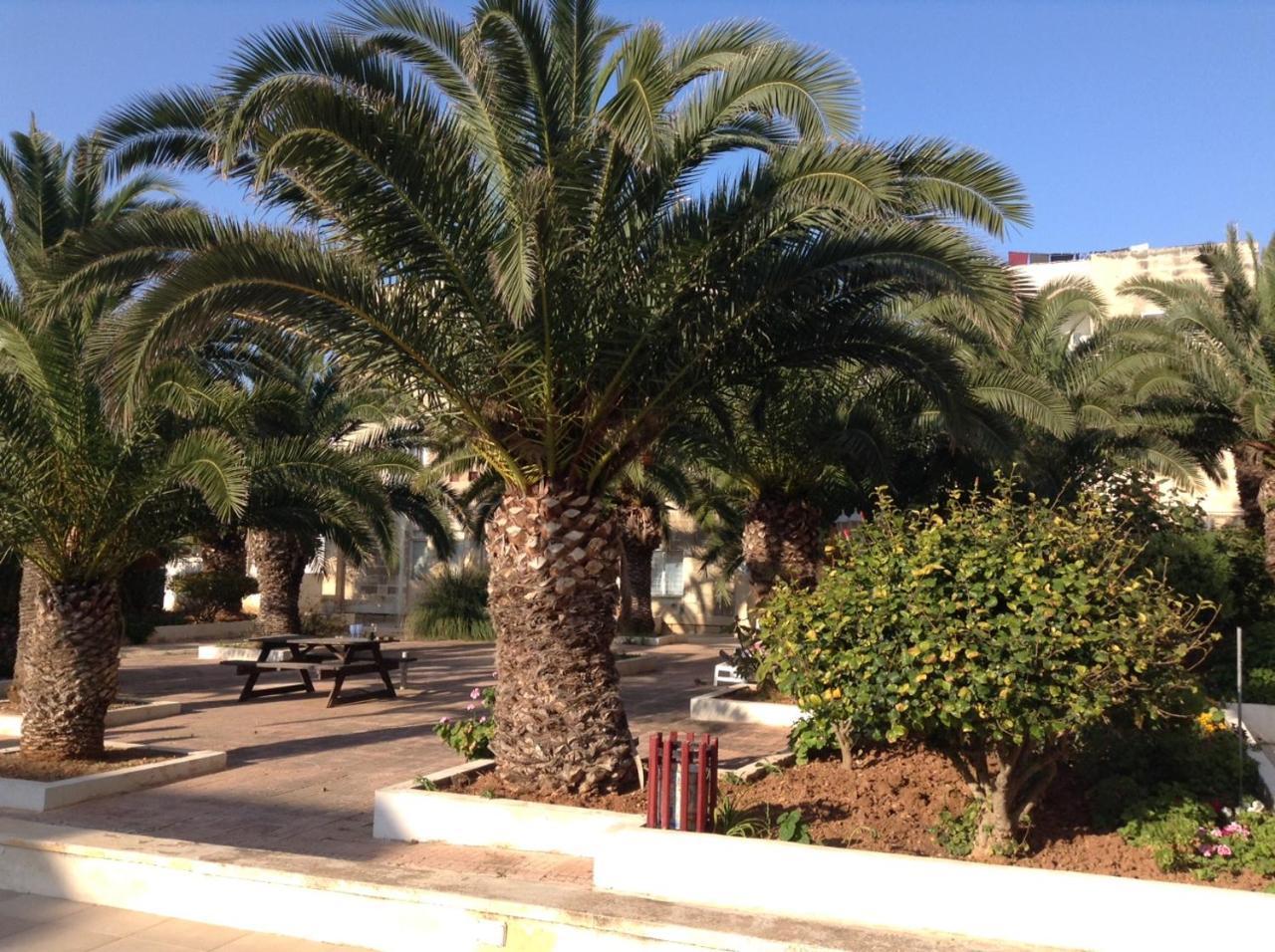 Seafront Apartment With Pool San Pawl il-Baħar Eksteriør billede